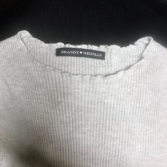 Brandy Melville Ribbed Crop Top Womens One Size Gray Lettuce Hem Short Sleeve - Picture 3 of 9